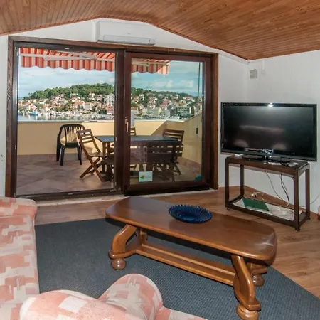 Guest house With A Parking Space 14607